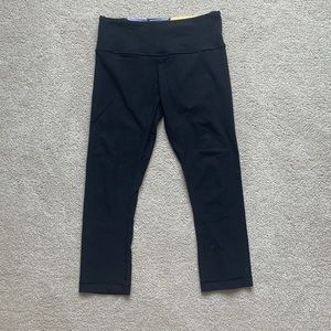 Black lululemon Capri leggings (4) designed inside